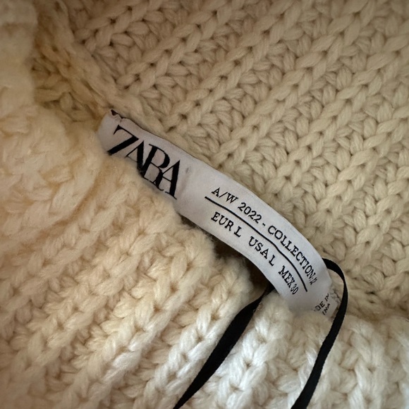 Zara A/W 2022 Collection Heavyweight Off-White Buttoned Turtleneck Sweater L NWT - Picture 4 of 8
